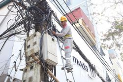 Chỉnh trang, thu gọn cáp viễn thông đảm bảo an toàn, văn minh đô thị