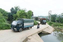 X&atilde; Long Cốc chủ động đảm bảo an to&agrave;n giao th&ocirc;ng m&ugrave;a thi&ecirc;n tai