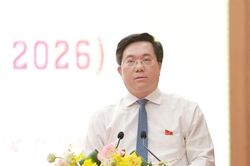 Chung sức, đồng l&ograve;ng, đổi mới s&aacute;ng tạo, kh&ocirc;ng l&ugrave;i bước trước kh&oacute; khăn để ho&agrave;n th&agrave;nh thắng lợi c&aacute;c mục ti&ecirc;u đề ra (*)