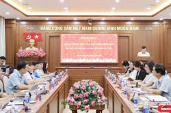 Đoàn công tác Tạp chí Cộng sản làm việc tại tỉnh ta