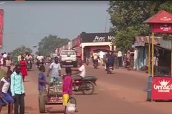 Congo cấm tụ tập đ&ocirc;ng người để ngăn dịch Ebola l&acirc;y lan
