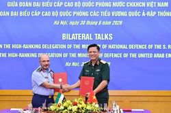 Hội đ&agrave;m giữa hai Đo&agrave;n Đại biểu Qu&acirc;n sự cấp cao Việt Nam v&agrave; C&aacute;c Tiểu vương quốc Arab thống nhất