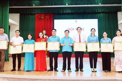 Hội nghị Ban Chấp h&agrave;nh Li&ecirc;n đo&agrave;n Lao động tỉnh lần thứ hai (mở rộng)