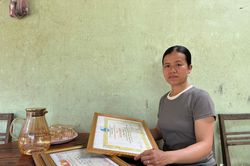Những 'cầu nối' ở thôn bản