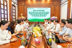 Vinachem l&agrave;m việc với Đo&agrave;n đại biểu Ủy ban Ch&iacute;nh quyền tỉnh Khăm Muồn (CHDCND L&agrave;o), th&uacute;c đẩy triển khai Dự &aacute;n Muối mỏ Kali L&agrave;o