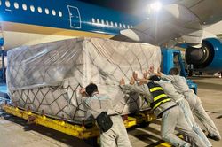 H&agrave;nh tr&igrave;nh gần 24 giờ đưa h&agrave;ng cứu trợ Việt Nam đến Venezuela