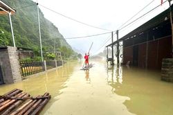 Gần 40 hộ d&acirc;n Cao Bằng bị ngập &uacute;ng, cảnh b&aacute;o tiếp tục mưa lớn v&agrave; gi&ocirc;ng s&eacute;t