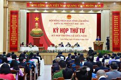 L&acirc;m Đồng thảo luận 24 nghị quyết, tạo động lực ph&aacute;t triển