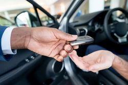 Quy định mới nhất về cho thu&ecirc; xe tự l&aacute;i