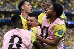 Đội tuyển Brazil ngược dòng kịch tính loại Nhật Bản