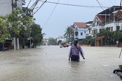 Mưa lớn kéo dài, người dân Quảng Ninh chật vật đối phó