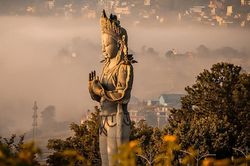 L&agrave;n s&oacute;ng sinh vi&ecirc;n quốc tế đến Kathmandu học Phật?