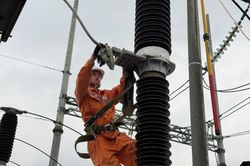 95,93% số hộ d&acirc;n được sử dụng điện lưới quốc gia