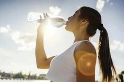 3 nguyên tắc uống nước trong ngày nắng nóng để cơ thể luôn đủ nước, khỏe mạnh