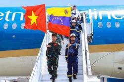 Đoàn cứu hộ của Việt Nam vừa đến Venezuela tham gia ngay tìm kiếm nạn nhân