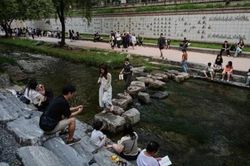 Số nam giới l&agrave;m nội trợ to&agrave;n thời gian ở H&agrave;n Quốc tăng kỷ lục