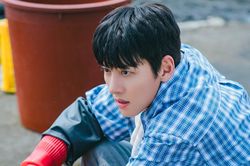 Thời thơ ấu của Ji Chang Wook: Cha mất sớm, làm bốc vác, phụ mẹ bán hàng