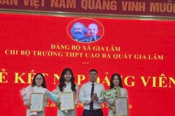 Đảng vi&ecirc;n tuổi 18: Dấu mốc của sự trưởng th&agrave;nh của học sinh THPT