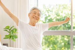 Người sống thọ thường không có 4 biểu hiện này khi thức dậy sau tuổi 60