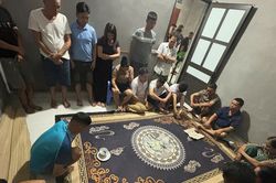 Bắc Ninh: Bắt quả tang 21 đối tượng đánh bạc trong 'boongke'