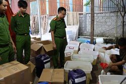 Ninh B&igrave;nh: Khởi tố hai đối tượng cầm đầu đường d&acirc;y sản xuất sữa tắm, dầu gội giả