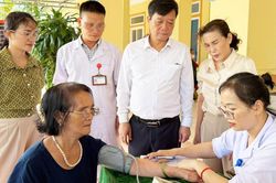 Hơn 8.000 người dân Hà Tĩnh được khám sức khỏe miễn phí