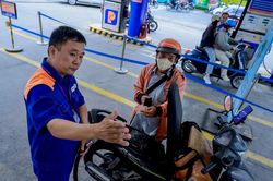 Giá xăng dầu điều chỉnh từ đêm nay