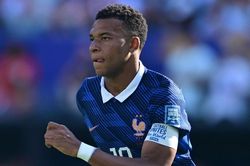 Pháp 0-0 Thụy Điển: Mbappe bị tước bàn thắng