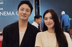 Tiểu Vy khoe ảnh bên tài tử 'Gia đình là số 1'