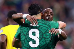 Hạ gục Ecuador, Mexico ph&aacute; lời nguyền 40 năm ở World Cup