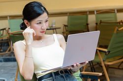 Vừa mua MacBook, chưa kịp k&iacute;ch hoạt th&igrave; cửa h&agrave;ng tăng gi&aacute; 6 triệu