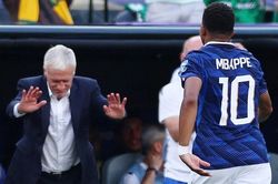 'Đô đốc' Mbappe gây cười ở World Cup
