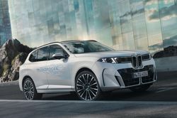 BMW iX5 Hydrogen có khả năng di chuyển tối đa 750 km