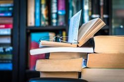 Sách lịch sử và nhân vật lịch sử: Không thể để lỗ hổng trong thẩm định