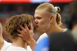 Haaland không cắt tóc vì nghe theo Ibrahimovic