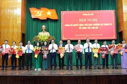 TP. Huế trao 11 quyết định điều động, bổ nhiệm cán bộ chủ chốt