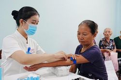 Huế ph&aacute;t động chương tr&igrave;nh kh&aacute;m sức khỏe định kỳ miễn ph&iacute; cho người d&acirc;n