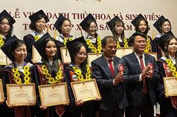Tôn vinh hiền tài vì sự phát triển bền vững của Thủ đô
