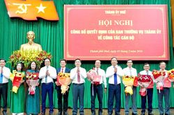 TP. Huế điều động, bổ nhiệm giám đốc các sở, bí thư xã, phường