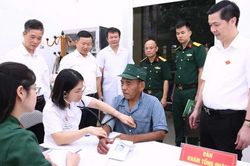 Lan tỏa nghĩa tình quân y: Hơn 1.000 người có công được khám bệnh, cấp thuốc miễn phí