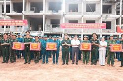 Quảng Trị: Lực lượng vũ trang g&oacute;p sức đẩy nhanh tiến độ x&acirc;y trường nội tr&uacute; li&ecirc;n cấp