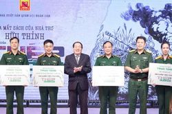 Ra mắt tiểu thuyết 'Th&eacute;p dưới cỏ' của nh&agrave; thơ Hữu Thỉnh