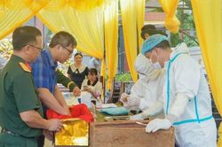 Thái Nguyên: Lấy mẫu xác định danh tính hài cốt liệt sĩ tại Nghĩa trang liệt sĩ Yên Đổ