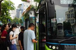 Hà Nội miễn phí xe buýt trong vành đai 1: Người dân hồ hởi trong ngày đầu triển khai