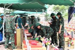Lấy mẫu sinh phẩm hài cốt liệt sĩ tại nghĩa trang có số lượng mộ chưa xác định thông tin lớn nhất tỉnh Nghệ An
