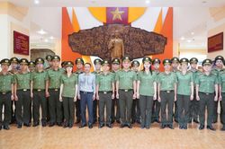 Những người lính trên không gian số