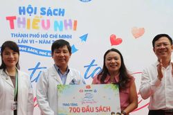 Hội s&aacute;ch Thiếu nhi TPHCM đến với bệnh nhi tại Bệnh viện Nhi đồng 1