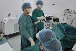Phẫu thuật thành công dị tật niệu quản hiếm gặp gây đau hông lưng kéo dài