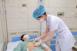 Đau bụng một tuần không đi khám, nam thanh niên nguy kịch do vỡ ruột thừa