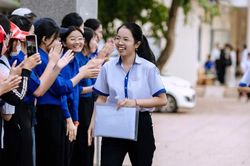 Bố làm thợ hồ, nữ sinh Đắk Lắk đạt thủ khoa khối B00 với 3 điểm 10